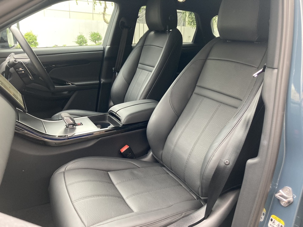 2025-1017 Land Rover Range Rover Evoque R-Dynamic HSE P250 2023-18