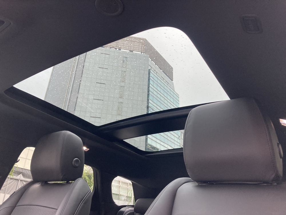 2025-1017 Land Rover Range Rover Evoque R-Dynamic HSE P250 2023-21