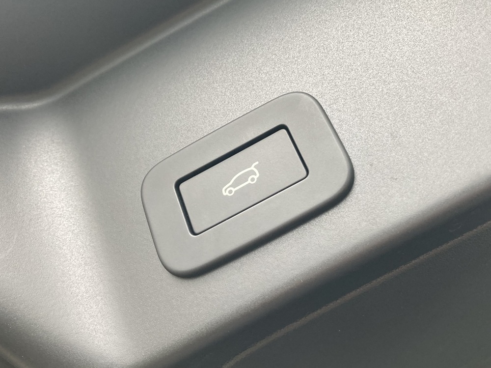 2025-1017 Land Rover Range Rover Evoque R-Dynamic HSE P250 2023-24