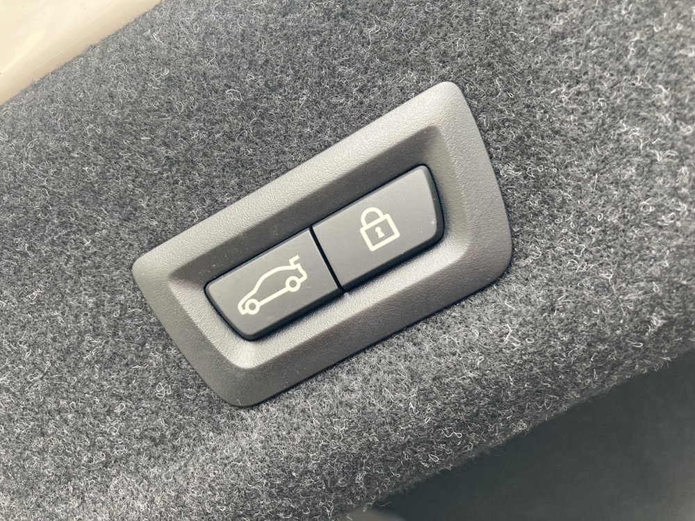 2025-1108 BMW 320i M-sport 2019-18